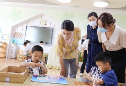河南省教育厅到郑州经开区实验幼儿园调研工作