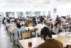 读书学习气氛浓！郑州科技学院学生假期忙“充电”