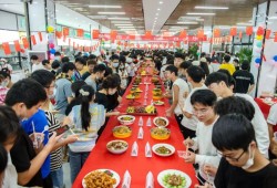 又是别人家的学校！河南工程学院举办校园美食节