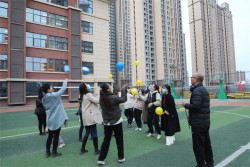 欢乐节日 拥抱美好 郑州经开区外国语小学喊女教师来健身吧！