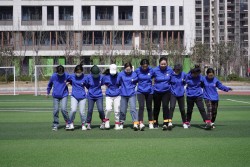 赴春天之约 绽巾帼芳华 ——郑州市经开区滨河第二小学举行三八国际妇女节庆祝活动