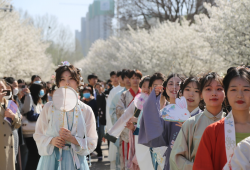 “美出圈”啦！ 许昌学院第五届樱花文化节正式开幕