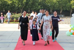 “乐”伴同行   怦然“新”动  郑州经开区实验小学举行一年级新生入学仪式