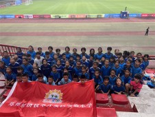 郑州经开区实验小学组织学生现场观看第二届中国青少年足球联赛