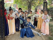 郑州经开区实验小学举行“传统文化节”暨四年级十岁礼活动