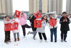 踏雪而行，来一场最美的相遇   郑州经开区外国语小学教育集团总校区开展“踏雪寻美”活动