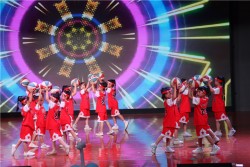 郑州市郑东新区商都第二幼儿园将教育成果“搬上”舞台 见证幼儿第一个“毕业典礼”