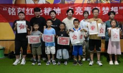 用中国共产党人精神谱系元素打造木版年画作品！这群年轻人走进社区宣讲红色精神