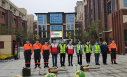 全面消杀：郑州经开区外国语小学邀请神鹰救援新郑大队助力悦豆儿复学