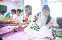 郑州经开区外国语小学：夏日野餐、读诗赏月