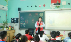 郑州经开区外国语小学开展“爱伴成长 感恩母亲”主题系列活动
