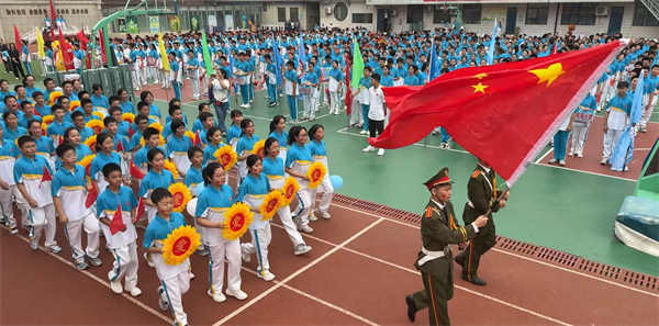 心怀鸿鹄凌云志 身似骏马踏秋风   郑州市第四初级中学第55届秋季田径运动会开幕