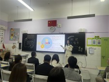携手共进，用爱托起孩子的未来    郑州经开区外国语小学教育集团总校区举行家长会活动