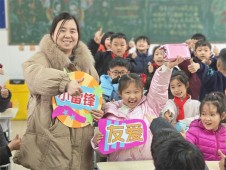 雷锋精神满校园 小小雷锋展新颜 郑州经开区实验小学教育集团总校区开展 “雷锋日”主题系列活动