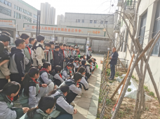 经开区育才小学植树节劳动实践课：携手农科院专家，共赴绿色之约