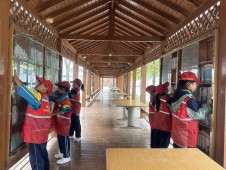 郑州经开区祥符卢小学开展“践行雷锋精神 共筑温馨校园” 志愿服务活动