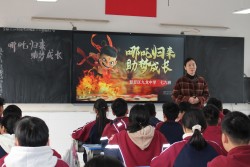 郑州经开区九龙中学举办班主任主题班会创新大赛  以五育融合点亮成长之光