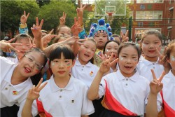知识抢答、端午手工、活力起舞……当“六一”撞上端午，欢乐加倍！  郑州经开区实验小学教育集团总校区开展端午节 和“六一”儿童节双节同庆活动