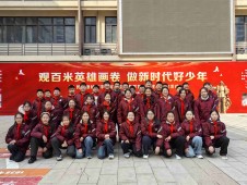 传承红色基因 强化国防教育  郑州经开区实验小学教育集团组织学生参观《人民英雄杨靖宇》百米画展