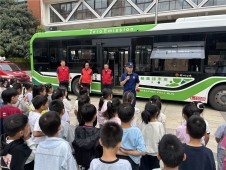 安全宣讲进校园 守护成长伴我行    郑州经开区实验小学开展安全第一课主题教育实践活动